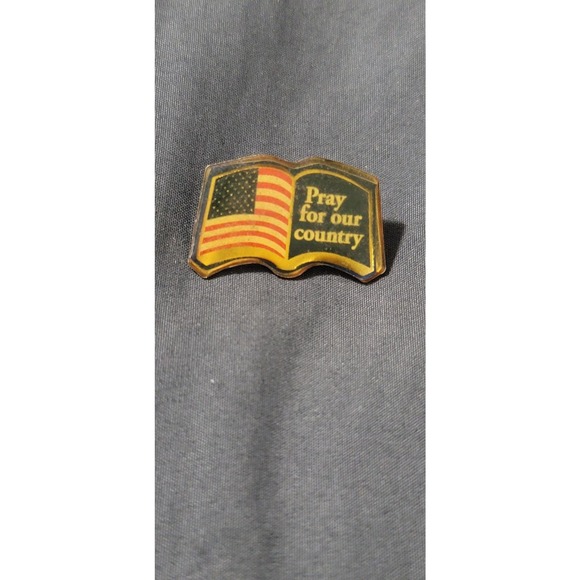 Vtg American Flag Pray For Our Country Lapel Pin - Picture 1 of 2